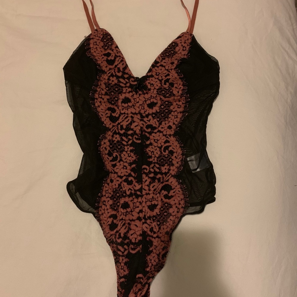 Revolve bodysuit - Picture 2 of 3